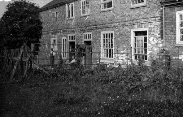 03moatcotts.jpg - 50Kb