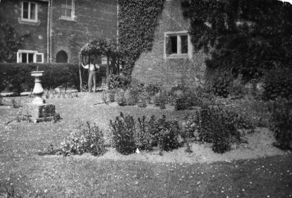 09chapgarden.jpg - 50Kb