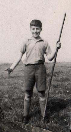 012otterhunt.jpg - 17Kb