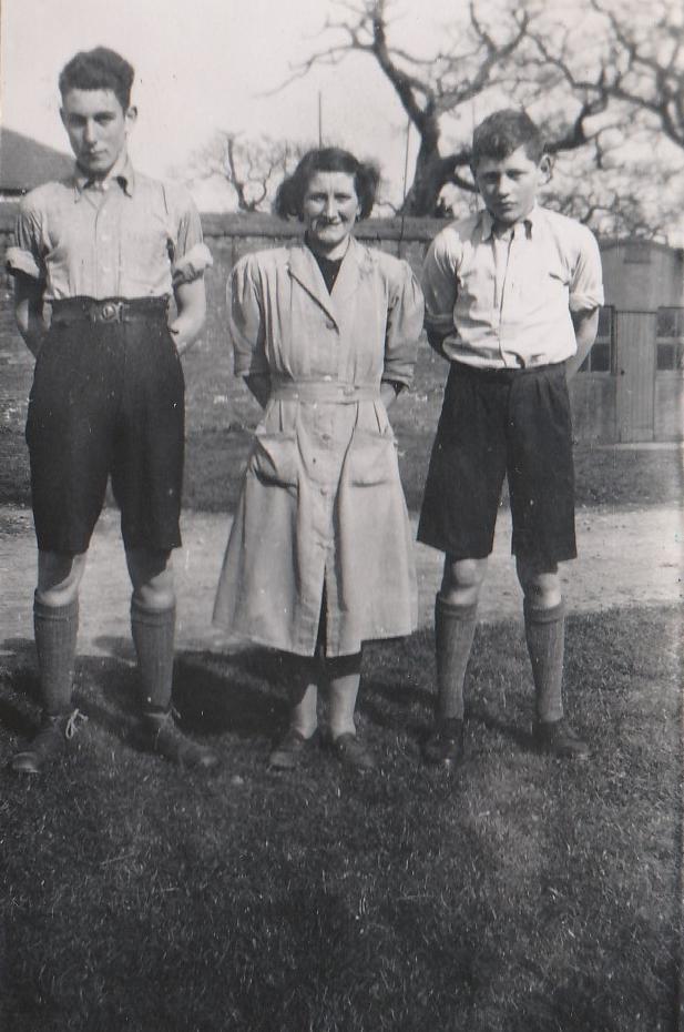 017ovalgroup.jpg - 78Kb