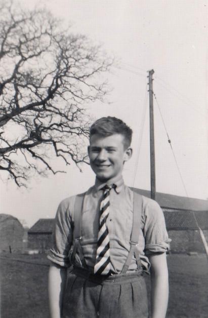 007holdich.jpg - 36Kb