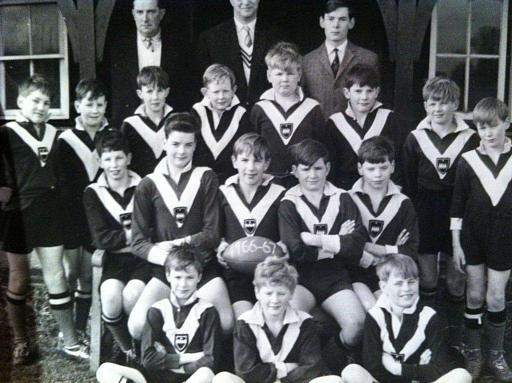 001rugbyteam.jpg - 41Kb